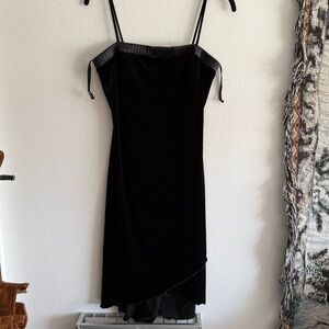 Elegant Black Velvet Midi Cocktail Dress